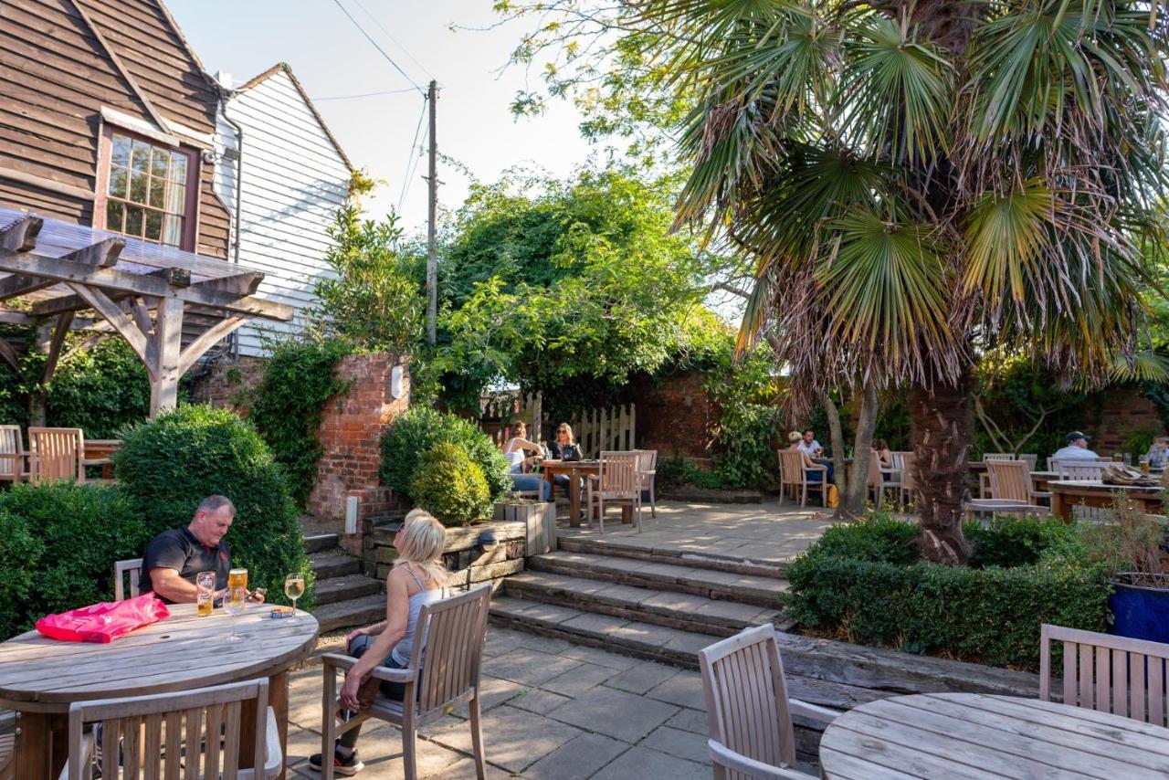 The Sun Inn フェイバーシャム エクステリア 写真