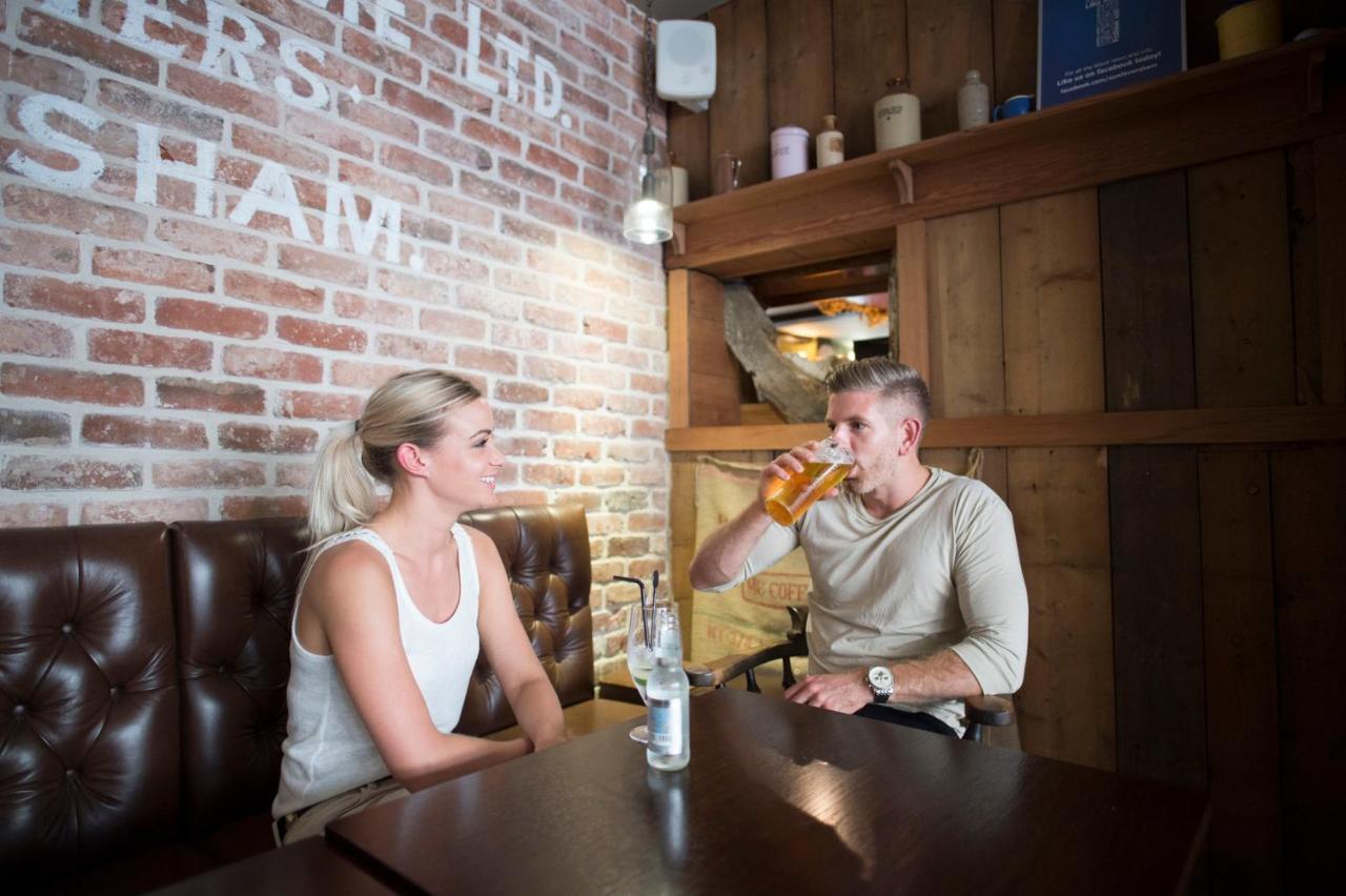 The Sun Inn フェイバーシャム エクステリア 写真