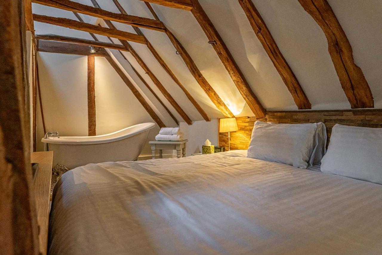 The Sun Inn フェイバーシャム エクステリア 写真