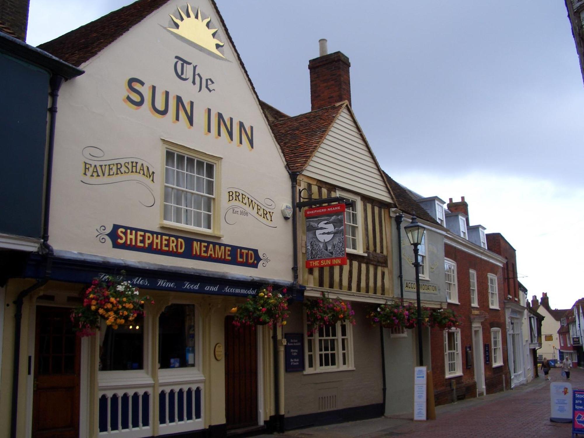 The Sun Inn フェイバーシャム エクステリア 写真