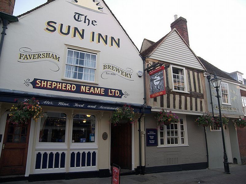 The Sun Inn フェイバーシャム エクステリア 写真
