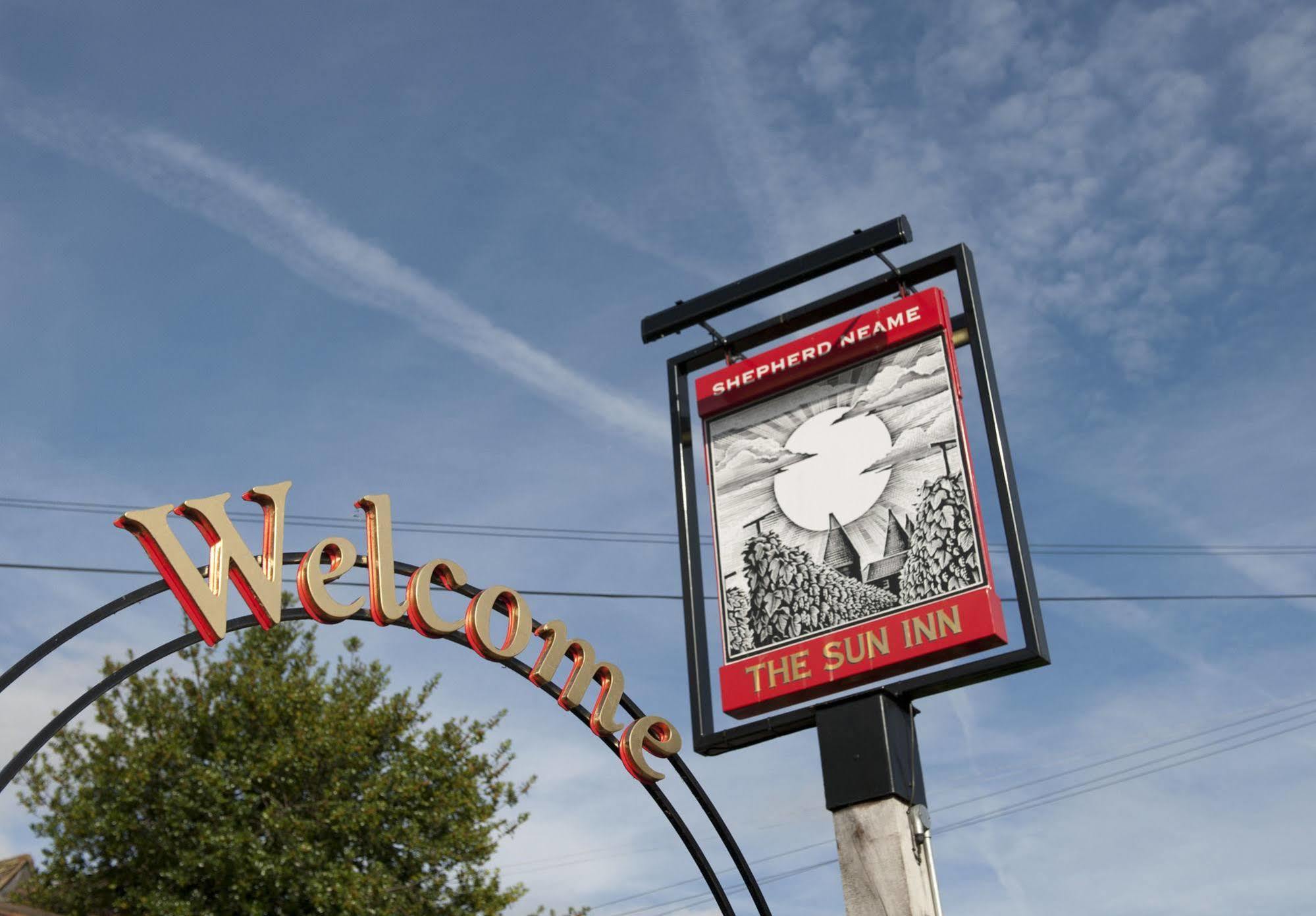 The Sun Inn フェイバーシャム エクステリア 写真
