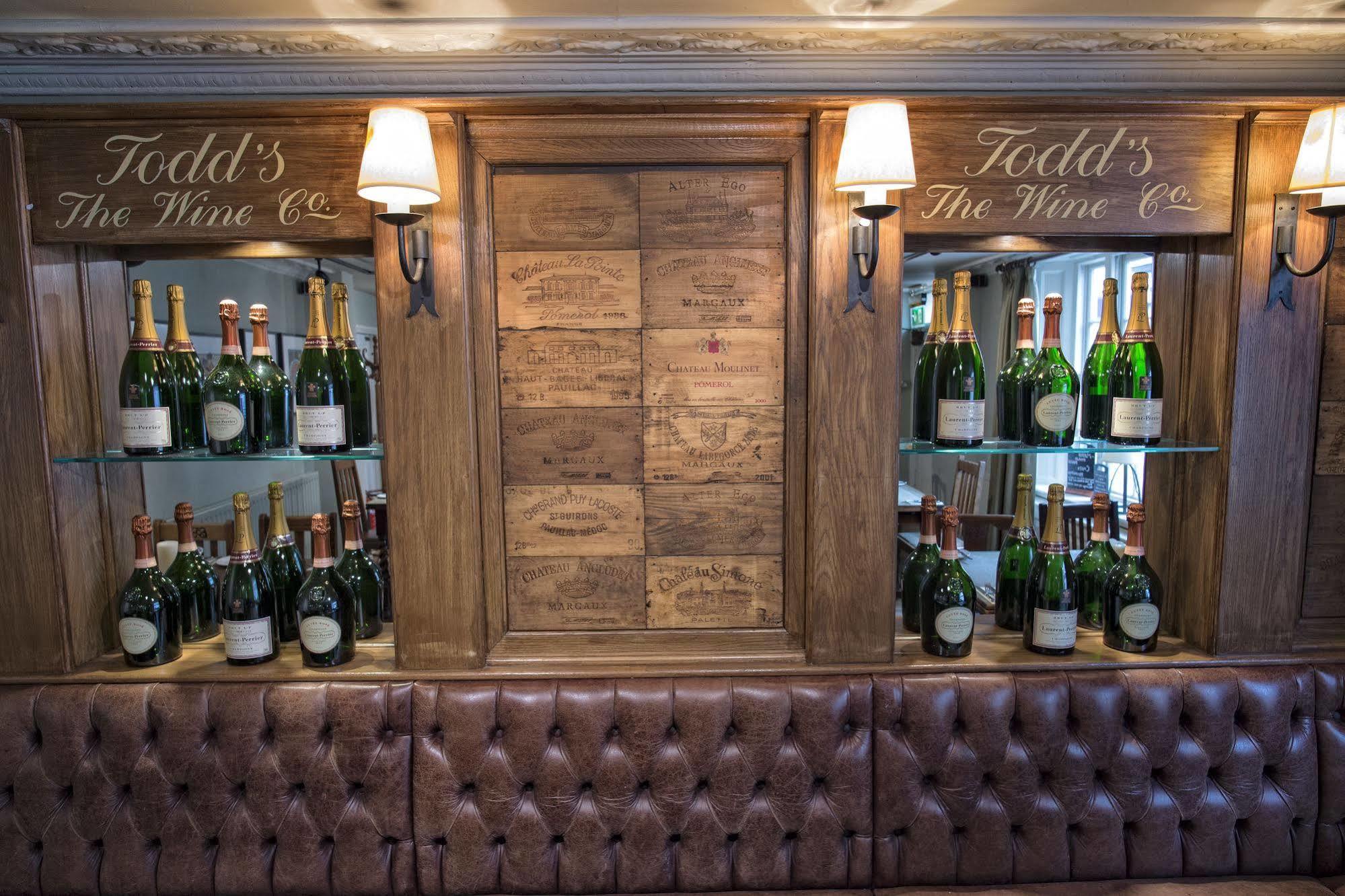 The Sun Inn フェイバーシャム エクステリア 写真